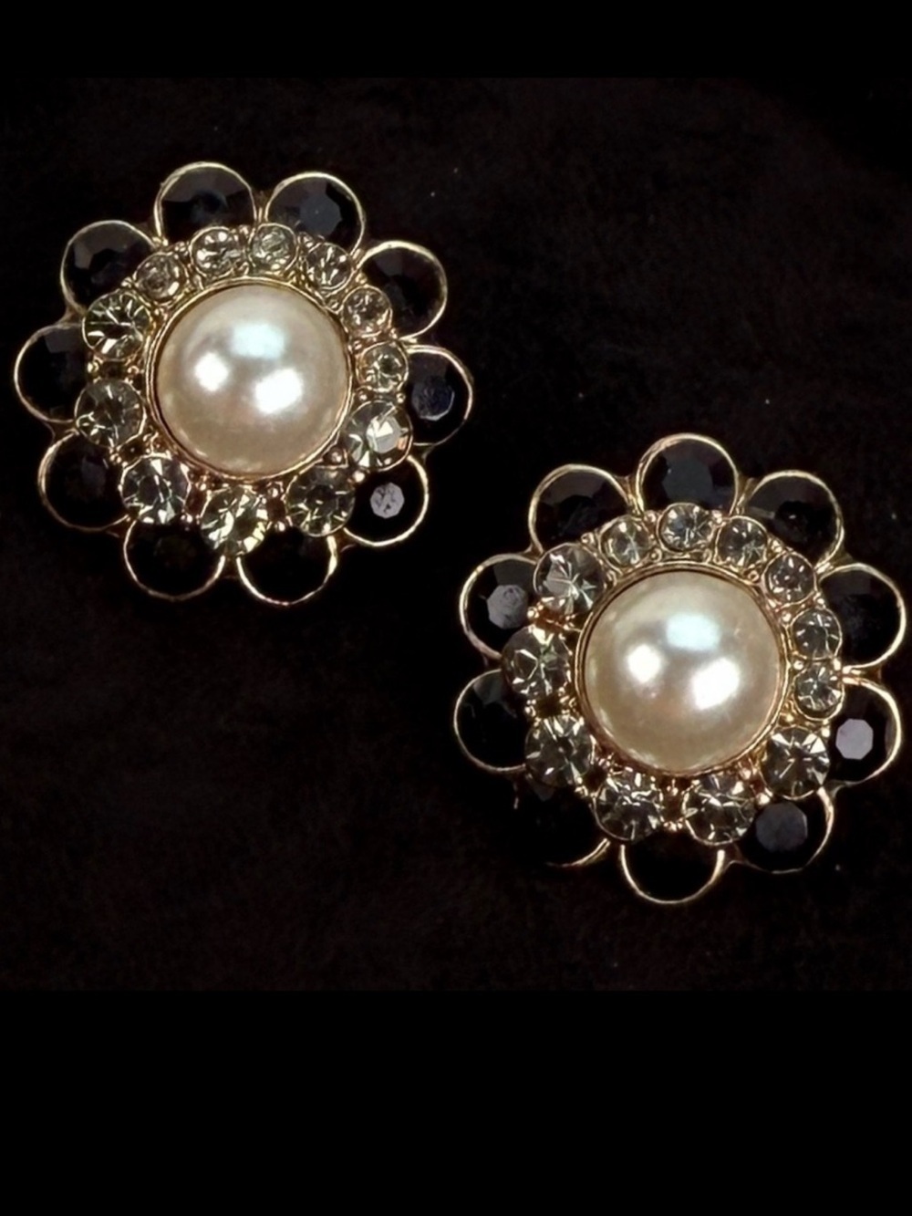 Beautiful, vintage weighted, goldtone, faux pearl black costume pierced earrings